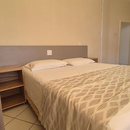 Realminas Hotel E Restaurante 瓦拉达里斯州长市 外观 照片