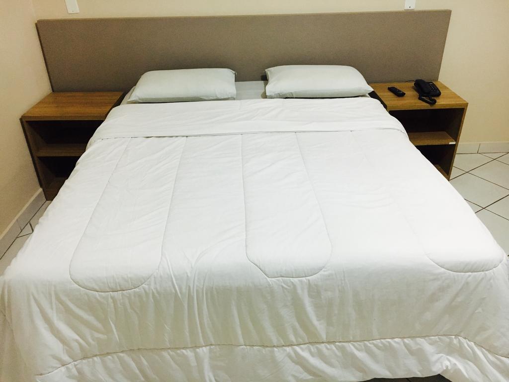 Realminas Hotel E Restaurante 瓦拉达里斯州长市 外观 照片