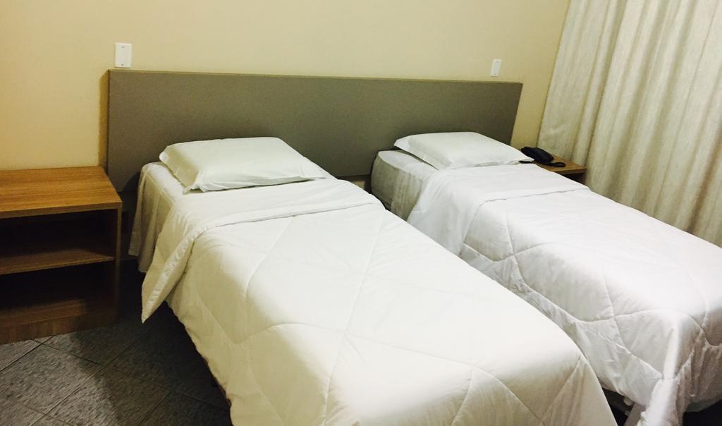 Realminas Hotel E Restaurante 瓦拉达里斯州长市 外观 照片