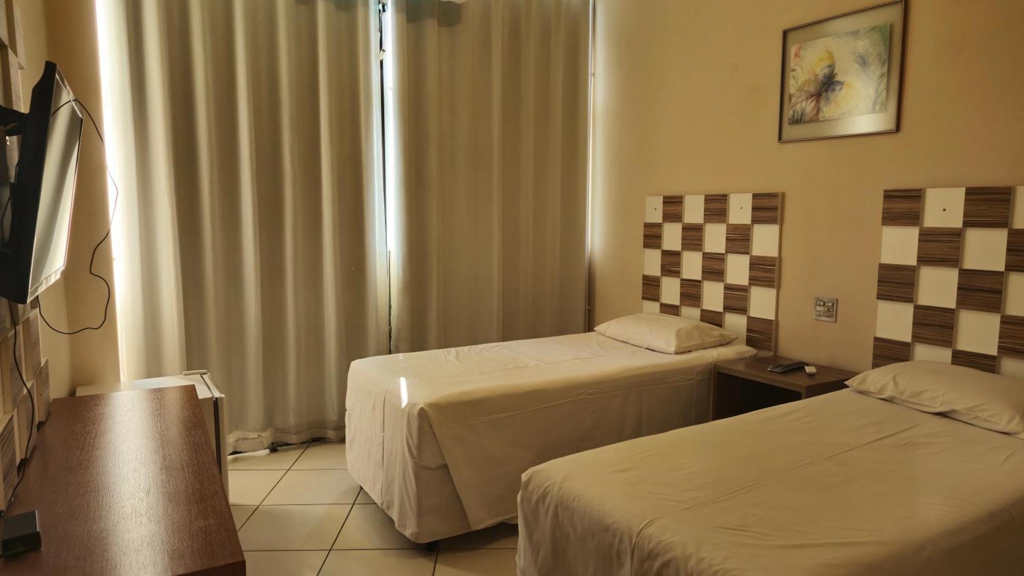 Realminas Hotel E Restaurante 瓦拉达里斯州长市 外观 照片