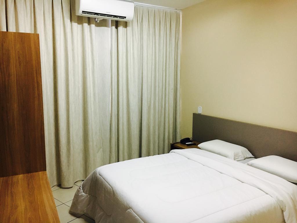 Realminas Hotel E Restaurante 瓦拉达里斯州长市 外观 照片