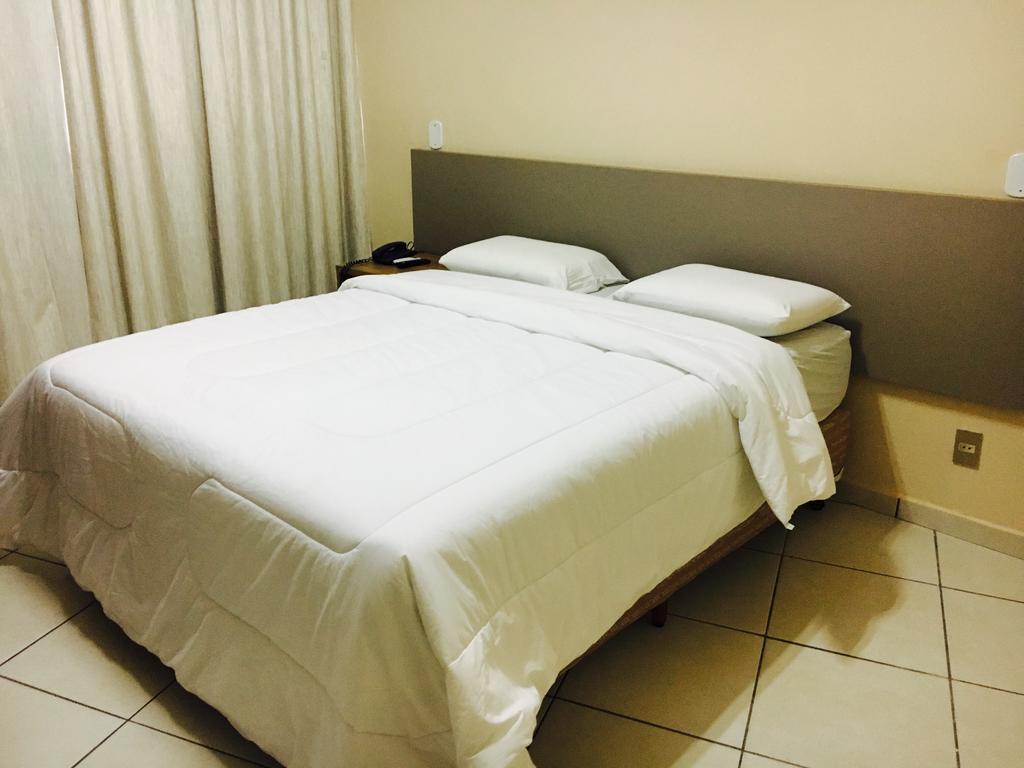 Realminas Hotel E Restaurante 瓦拉达里斯州长市 外观 照片